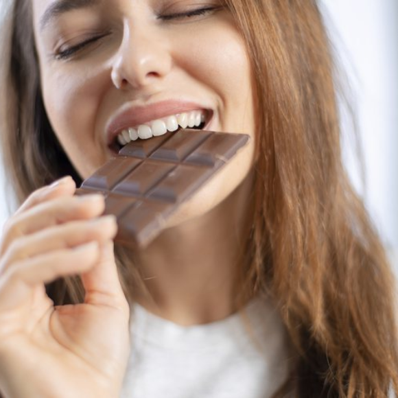 Você costuma comer chocolate com qual frequência? Excesso pode afetar a saúde bucal! 