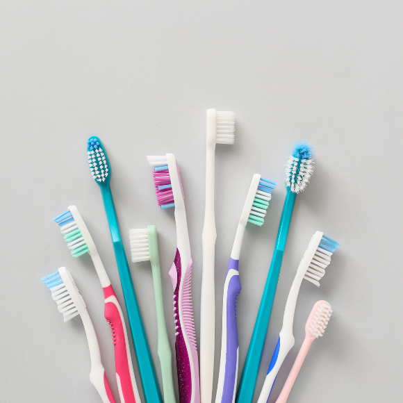 Escova de dente pode ter 10 mi de bactérias