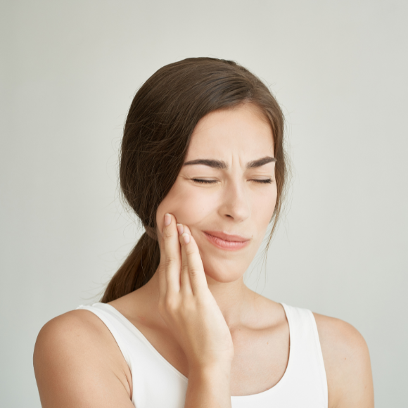 Hábitos que podem causar dor de dente 